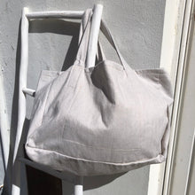 Charger l'image dans la galerie, Cabas oversize greige en tissu chevron