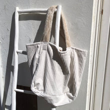 Charger l'image dans la galerie, Cabas oversize écru et rosé en velours côtelé