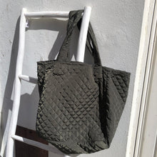 Charger l'image dans la galerie, Cabas oversize kaki matelassé