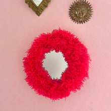 Charger l'image dans la galerie, Miroir froufrous rose fluo fait main au Maroc – vue 2
