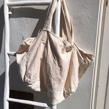 Charger l'image dans la galerie, Cabas oversize écru en velours côtelé