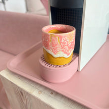Charger l'image dans la galerie, Tasse à café rose et moutarde
