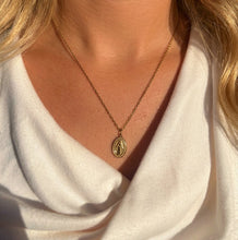 Charger l'image dans la galerie, Collier Vierge
