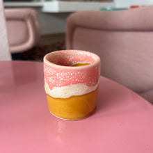 Charger l'image dans la galerie, Tasse à café rose et moutarde
