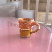 Charger l'image dans la galerie, Tasse à café orange et moutarde | Anse
