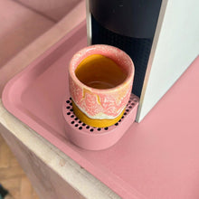 Charger l'image dans la galerie, Tasse à café rose et moutarde
