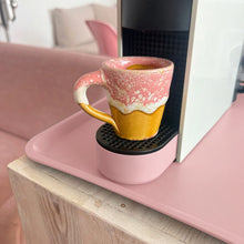 Load image into Gallery viewer, Tasse à café rose et moutarde | Anse
