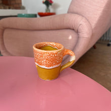 Charger l'image dans la galerie, Tasse à café orange et moutarde | Anse
