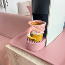 Load image into Gallery viewer, Tasse à café rose et moutarde | Anse

