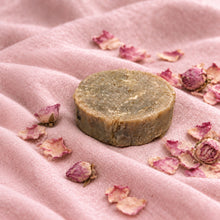 Charger l'image dans la galerie, Savon naturel | Exfoliant aux Pétales de rose

